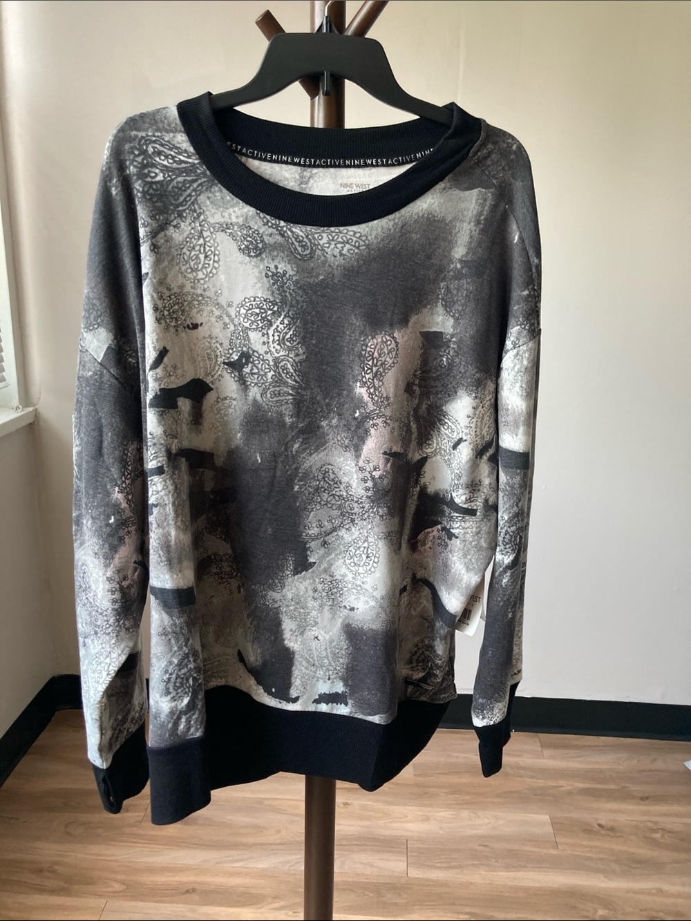 Nine West active paisley print pattern crewneck top zip pocket on sleeve 2X - Picture 11 of 17